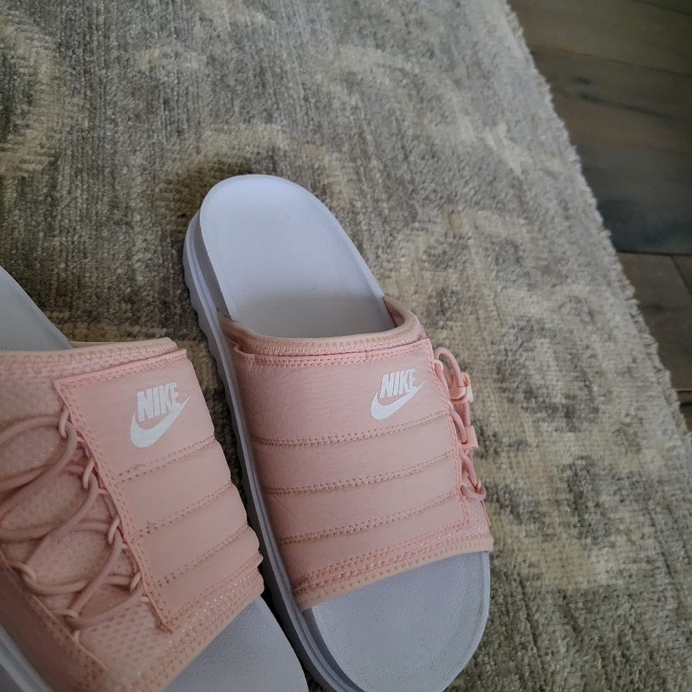 Brand New Nike City Women's Asuna Sandals